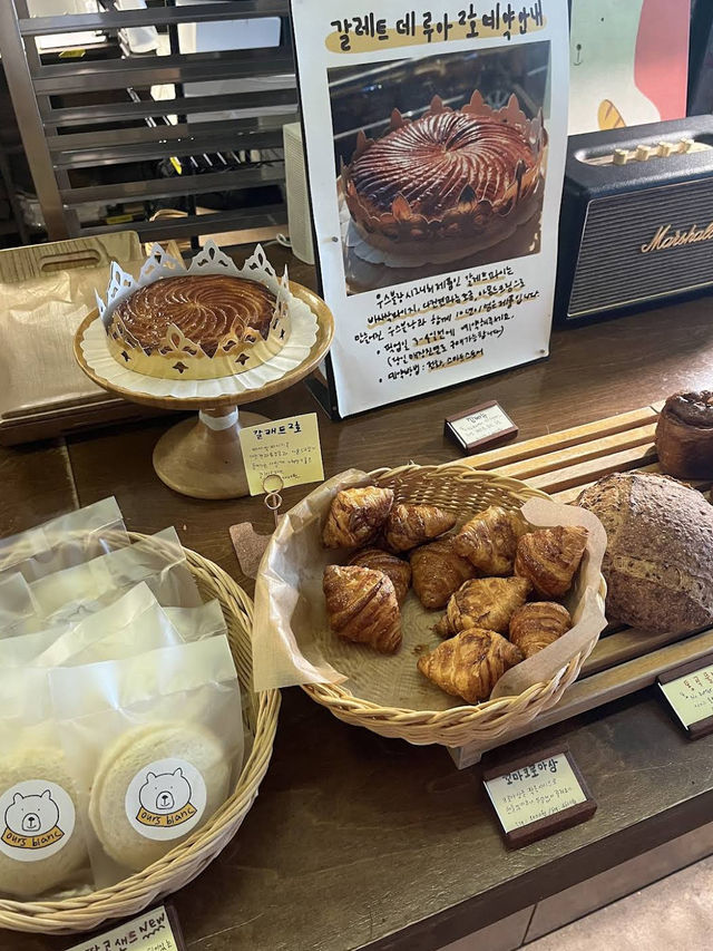 offering a slice of Parisian flair in the heart of Seoul.