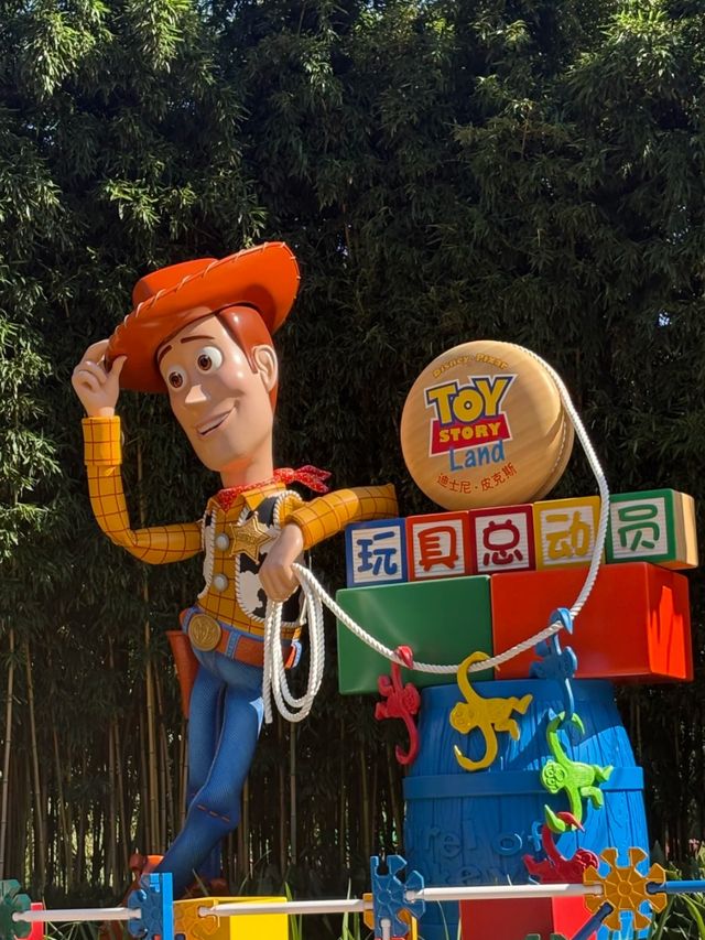 Shanghai Disneyland: Where Disney Magic Meets Chinese Wonder
