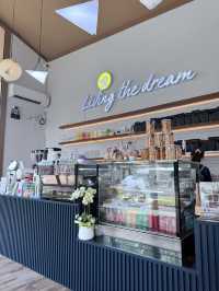 📍Living a dream cafe & playground ที่นี่สวยมากกกก