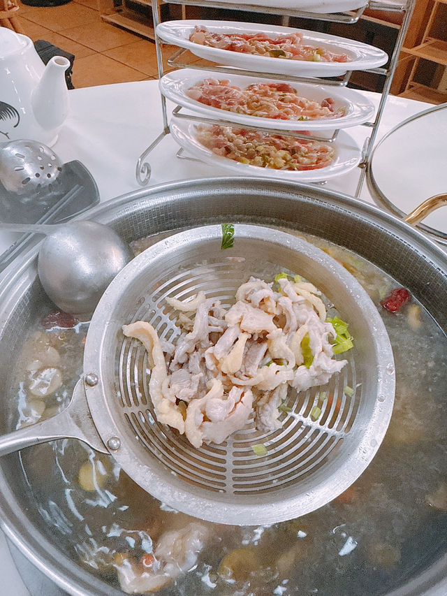 親民價吃脆皮雞煲 