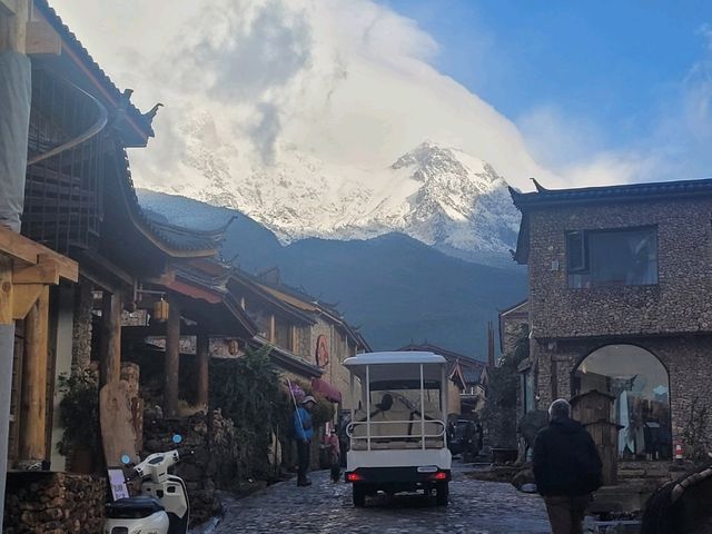 Chilly spring day in Lijiang (丽江) Chilly spring day in Lijiang (丽江)