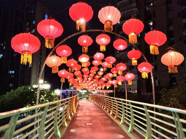 漳州古城西飄帶人行天橋大紅燈籠高高掛🏮