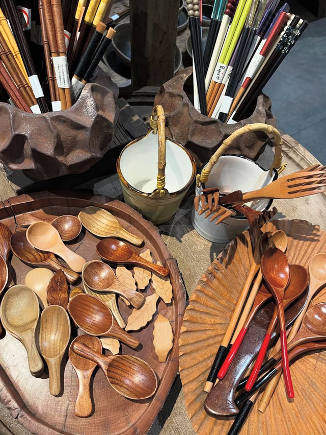 ☕✨ May Kitchenware & Coffee Shop – คาเฟ่ที่เป็นทั้