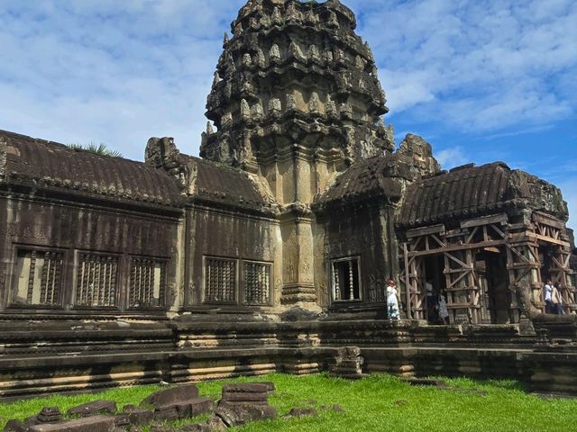 Unlocking Ancient Mysteries: Exploring Angkor Wat 🛕✨