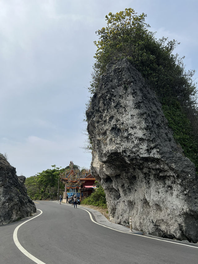 小琉球一日半島計畫｜珊瑚島的藍色軌跡、海蝕巨石與輕鬆吃住攻略🪨🍽️