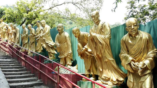 Ten Thousand Buddhas Monastery (Man Fat Sze)