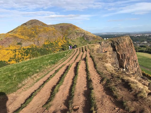 Climbing Arthur’s Seat: Nature Meets History in the Heart of Edinburgh Climbing Arthur’s Seat: Nature Meets History in the Heart of Edinburgh