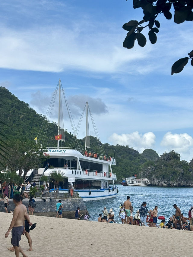 My Halong Bay Cruising Experience – A Must-Do in Vietnam 🇻🇳✨