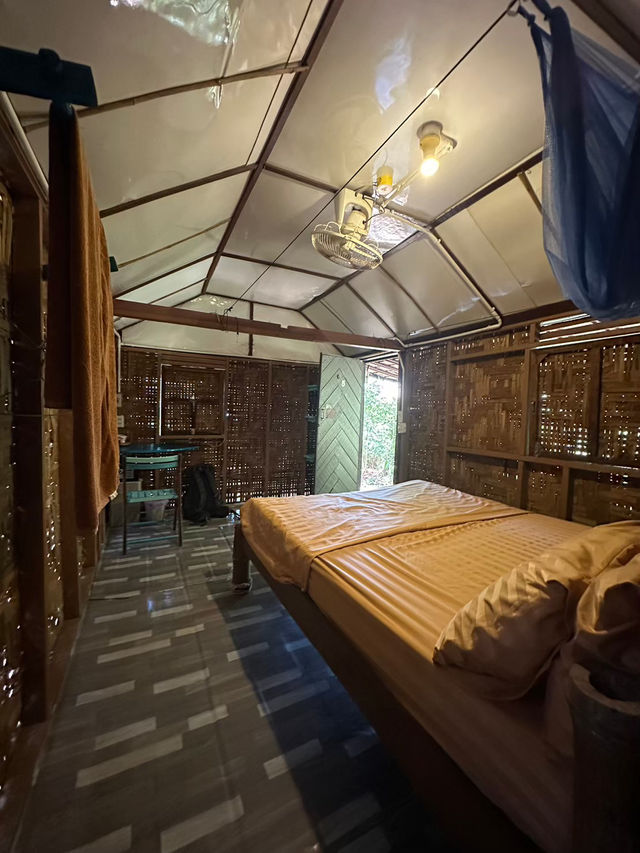 Bamboo bungalow @เกาะพยาม
