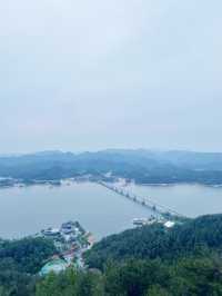 A Sky-High View of Qiandaohu: Tianyu Mountain’s Escalator Shortcut!