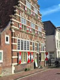 đ âReflections of Time â The Charming Galgewater of Leidenâ