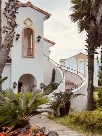 Modern Design that Embraces the Landscape