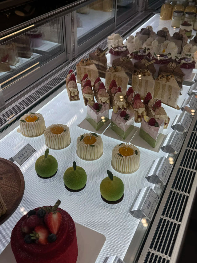 Oh My Milk Heaven! 🍼｜The Most Legendary Milk Skin Cake in Harbin!!