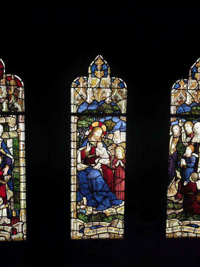 日光映照絢麗宗教藝術