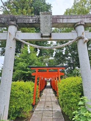 The Inari Shrine Enshrined in the Hot City of Tatebayashi.
