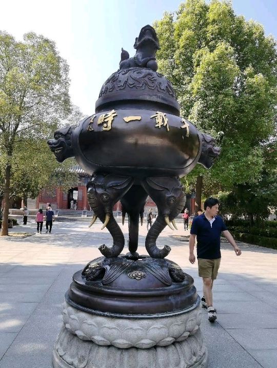 🛕 大興山寺 | 荘厳な青銅製の香炉 | Trip.com 西安