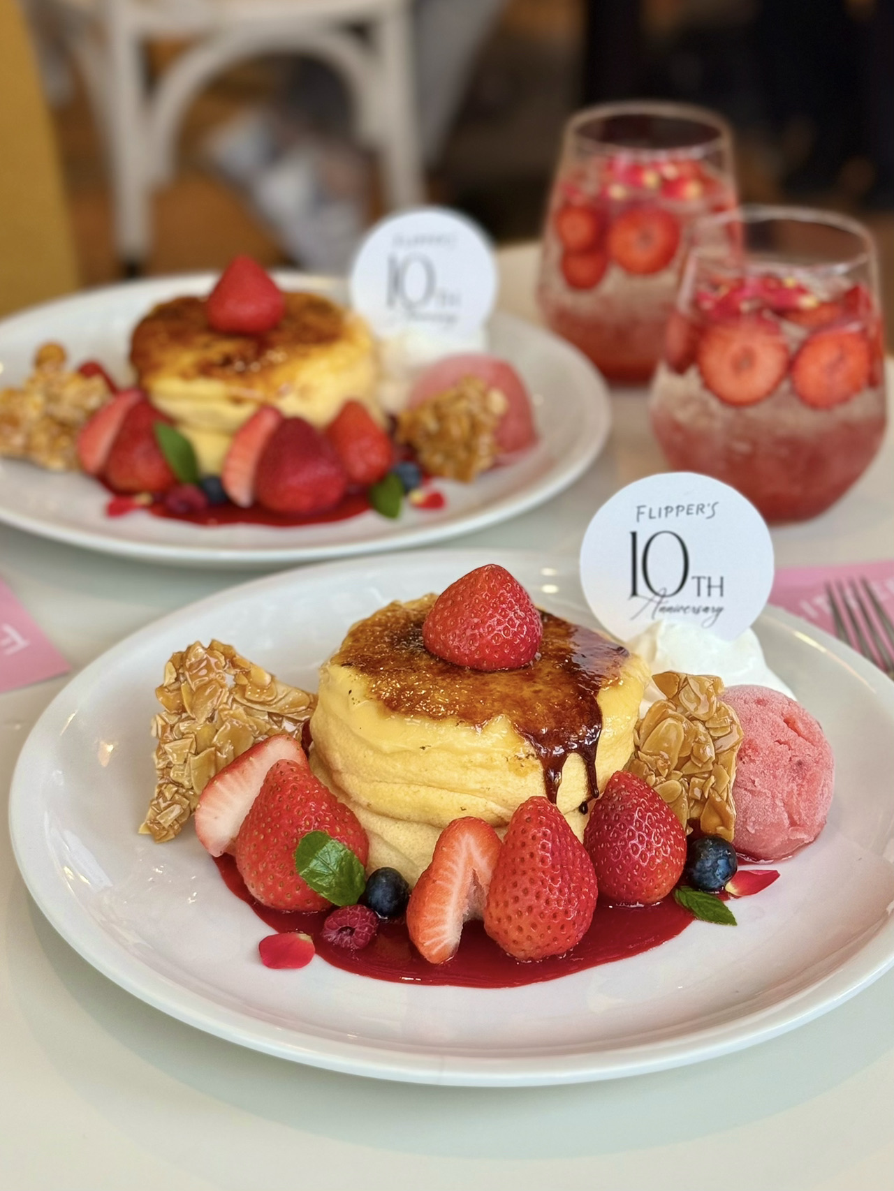 #underratedspots

Looking for a sweet stop in Tokyo that’s worth adding to your itinerary?

FLIPPER’S, one of Japan’s original soufflé pancake cafés, is celebrating its 10th anniversary, and I think it’s still one of Tokyo’s most underrated dessert spots.

I tried the limited-time Strawberry Crème Brûlée Pancakes, available only for the anniversary. The crispy caramelized top paired perfectly with the light, fluffy soufflé pancakes. Add fresh strawberries, rich Amaou strawberry gelato, and berry sauce, and every bite felt like a celebration.

I also ordered the Strawberry & Elderflower Sparkling Juice, which was refreshing and matched the pancakes perfectly.

If you’re visiting Tokyo this summer and love desserts, don’t miss this special menu before it ends!

Would you choose fluffy soufflé pancakes or classic pancakes? 🥞✨

 #Tokyo #Flippers #SoufflePancakes #JapanFood