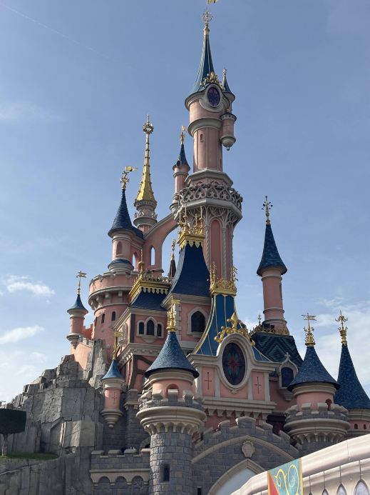 ピンクのお城が可愛いディズニーランド・パリ🏰💕
