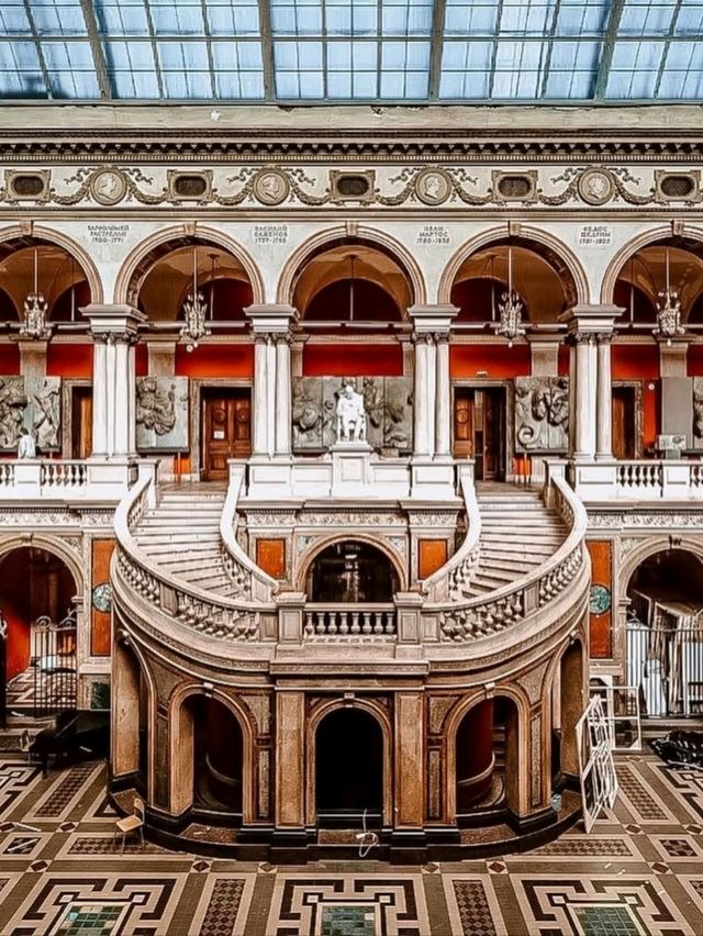 🎨 Stieglitz Academy – St. Petersburg’s Artistic Powerhouse