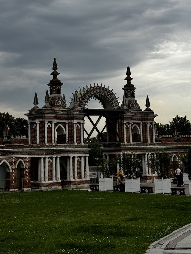  The Russian Versailles: A Walk Through Tsaritsyno  