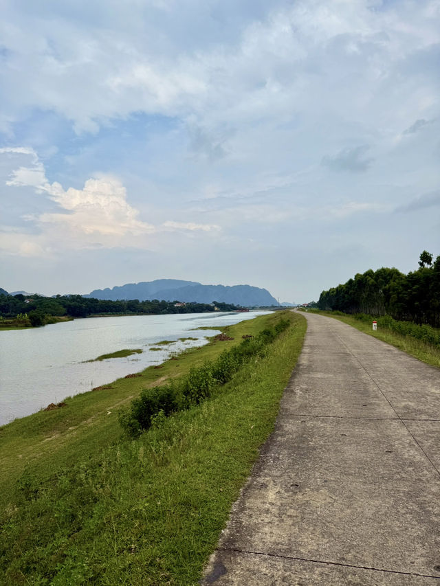 🥾 Backpacking Through the Wild – Big Views, Small Budget