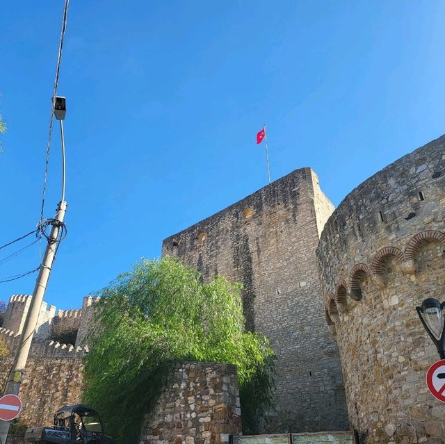 🏰 “Step Back in Time at Çeşme Castle — Where History Meets the Aegean Breeze!” 🇹🇷✨ 🏰 “Step Back in Time at Çeşme Castle — Where History Meets the Aegean Breeze!” 🇹🇷✨