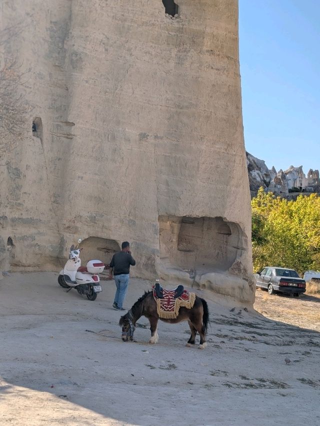 Ultimate Göreme Getaway: Sunrise, Hot Air Balloons, & Cave Cafes 🏜️🎈