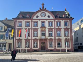 奧芬堡（Offenburg）位於德國巴登-符騰堡州西南部，靠近法國史特拉斯堡，是通往黑森林的重要門戶