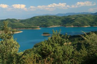 Neochori — The Greek Village Where the Stone Houses Climb the Hill and the Sea Glitters Below