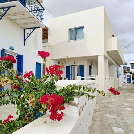 Ultimate Week Guide to the Cyclades: Must-Tries & Sights 🌊✨