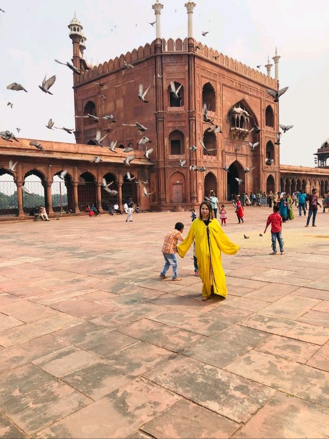 The Largest Mosque in India - JAMA MASJID 🇮🇳