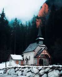 Winter Wonderland ~ Lago di Braies, Italy ❄️