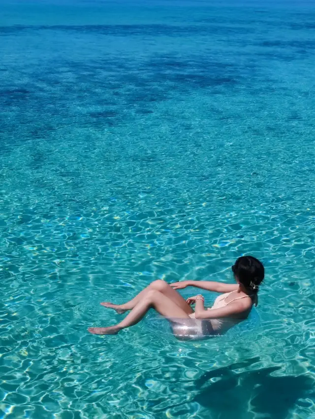 Maldives O'Regma Fuji Varu Island holiday fragments