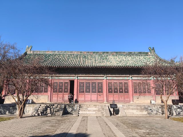 民國大總統— —袁世凱墓