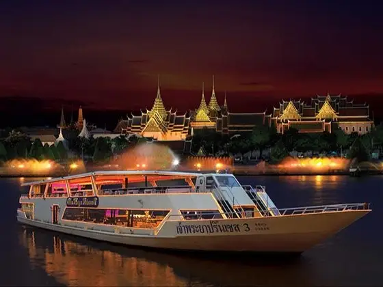 เรือยามค่ำคืนแห่งแม่น้ำเจ้าพระยาที่ระยิบระยับอย่างเรือมุกดาหาร