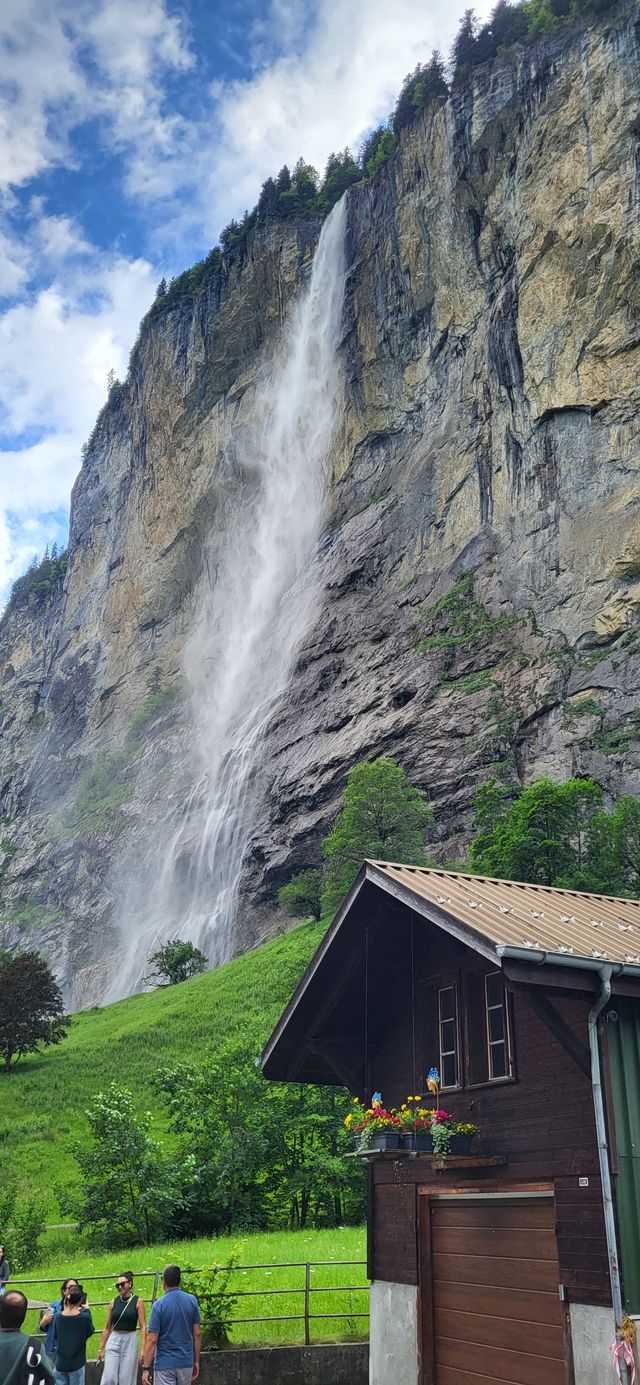 峽谷底的小鎮--勞特布龍嫩Lauterbrunnen