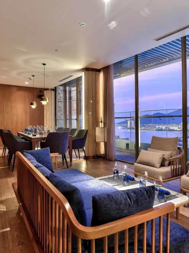 🌟 Da Nang Delights: Hilton's Luxe River Views & Eats 🌟