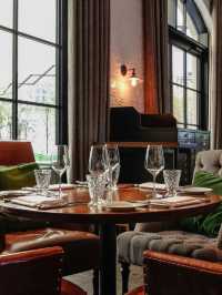 🌟 Berlin's Iconic Hotel Zoo: A Blend of Glamour & History 🏨✨