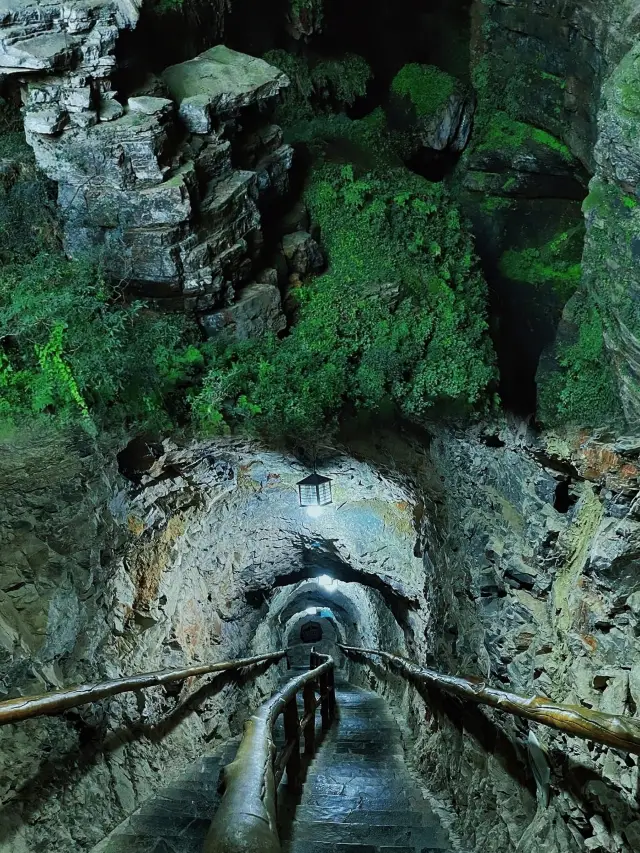 The mysterious traces of the Earth lead to a shocking journey to the center of the Earth