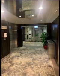 香港高性價比酒店推薦:舒適河景房與便捷交通的完美結合。