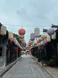 枫泾古鎮（上海金山）枫泾古鎮，位於上海西南，隸屬於上海市金山區，地處滬浙五區（縣）十鎮（鄉）交界。