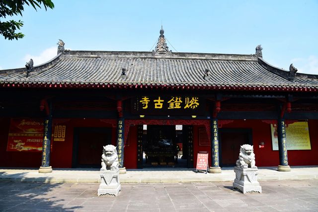 成都｜藏在喧鬧古鎮中的千年古寺。