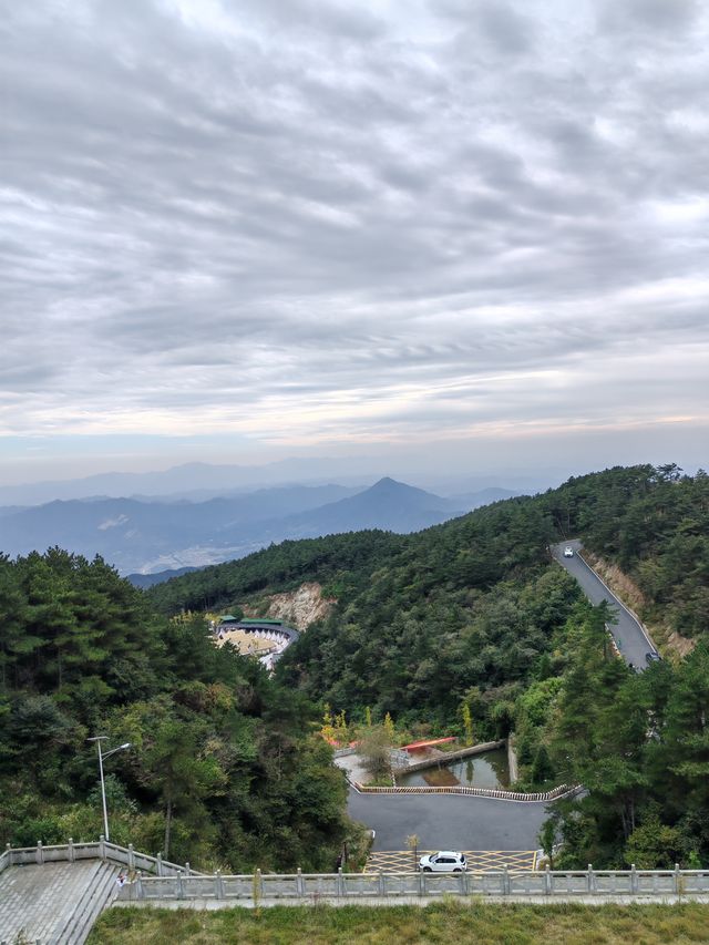 天岳幕阜山，負離子大氧吧。