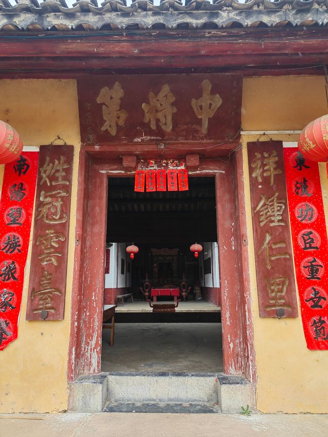 廣西鹿寨仁里屯鄧氏堂祠。