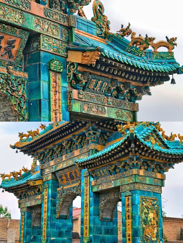 中國古代琉璃藝術天花板山西太和岩琉璃牌坊。