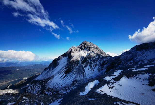 麗江下雪啦玉龍雪山。