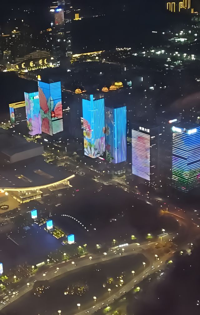 深圳金融中心雲際觀光層旅遊攻略。