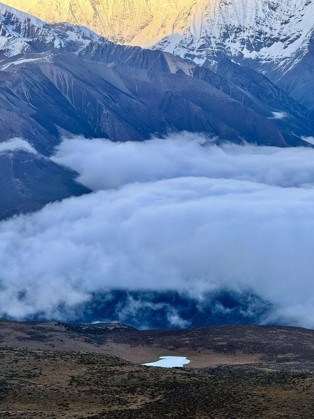 川西的雪山雲海美得令人讚嘆