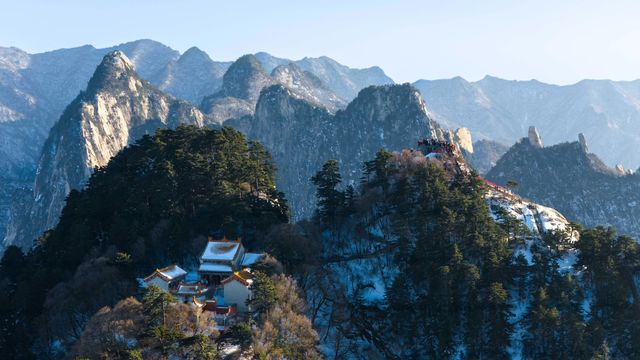 自古華山一條路，無限風光在險峰