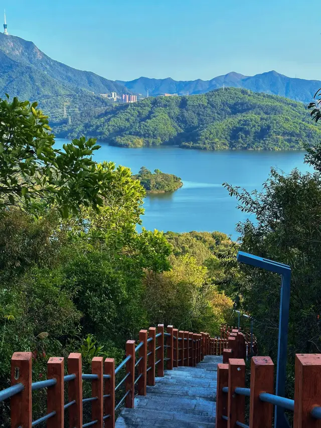 Shenzhen's Cuiyin Station and the beauty of Shenzhen's version of Qiandao Lake.